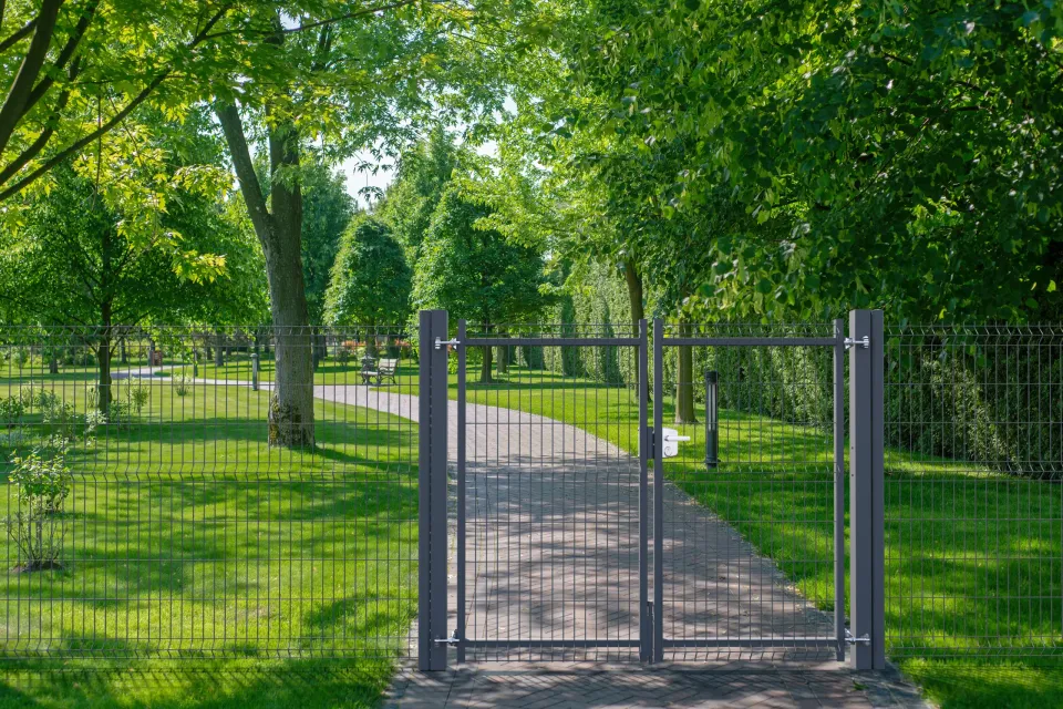 EUROFENCE Portails ZIKO portail treillis soudé kit 180°