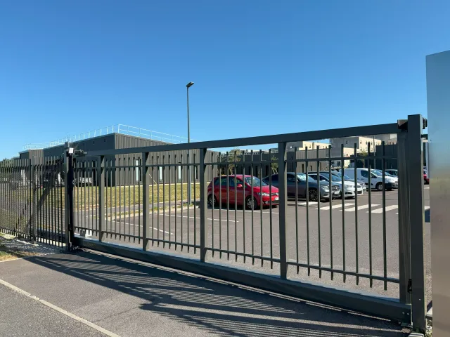 Eurofence Solano CXC Portail motorisé FAAC 4 à 10 m