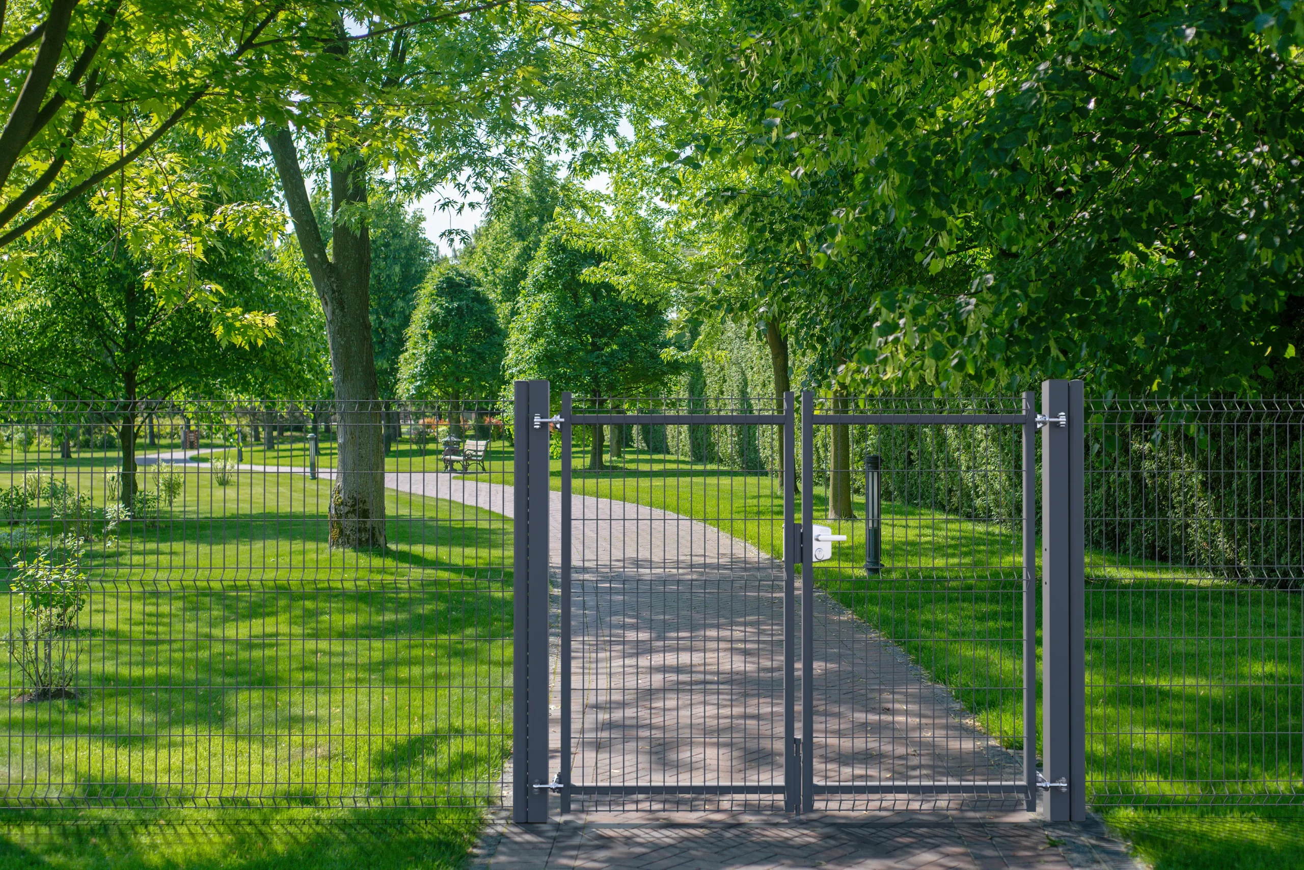 EUROFENCE Portails ZIKO portail treillis soudé kit 180°