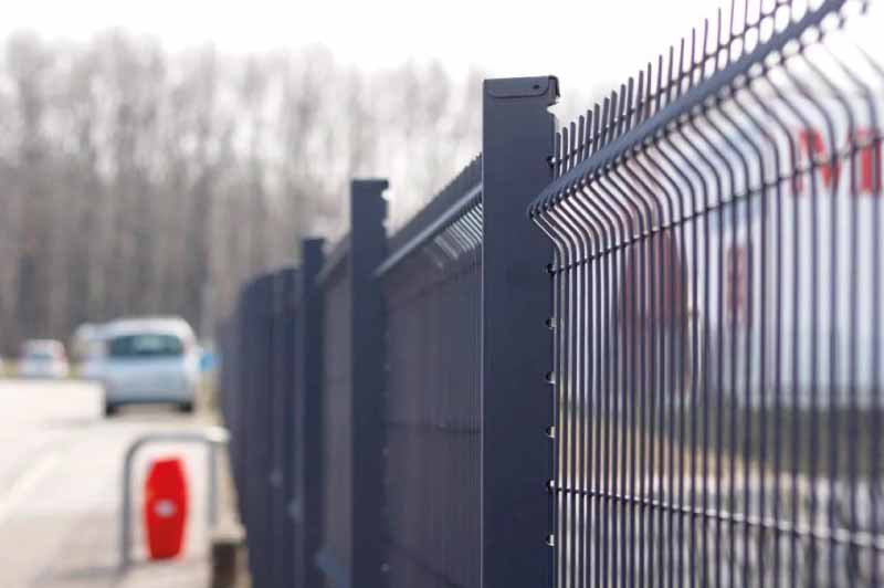 Eurofence Bastion poteau grillage rigide à encoches acier