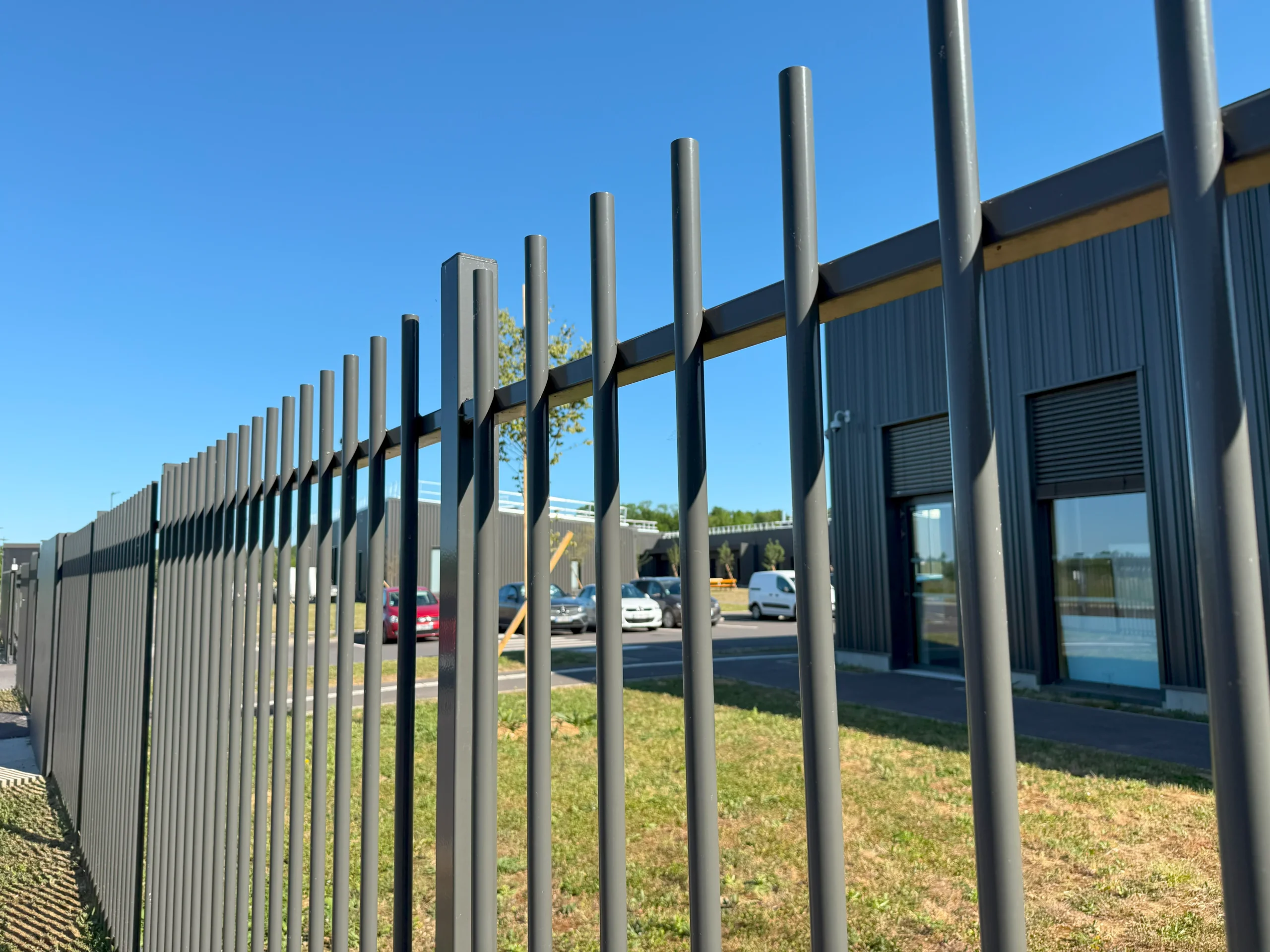 EUROFENCE Barreaudages MODUL’A panneau rigide barreaudé acier