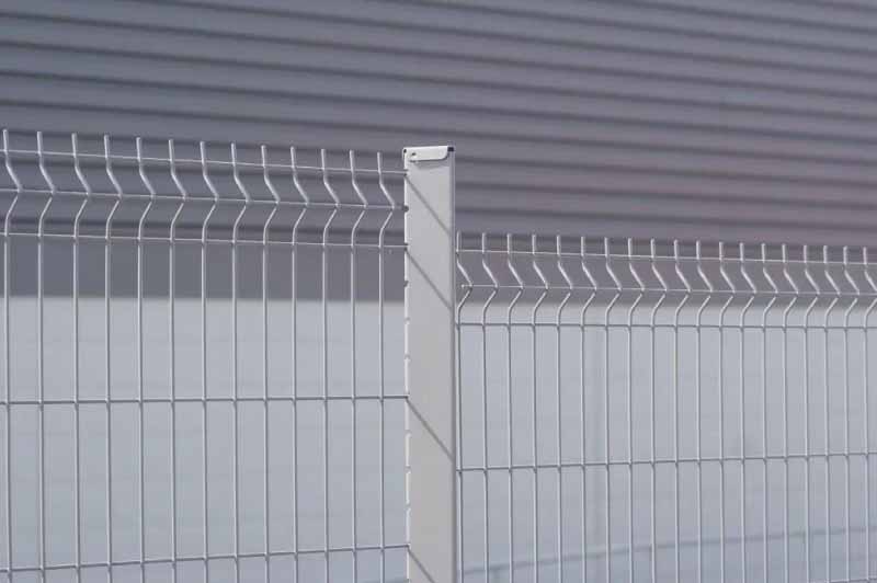 Eurofence Bastion poteau grillage rigide à encoches acier