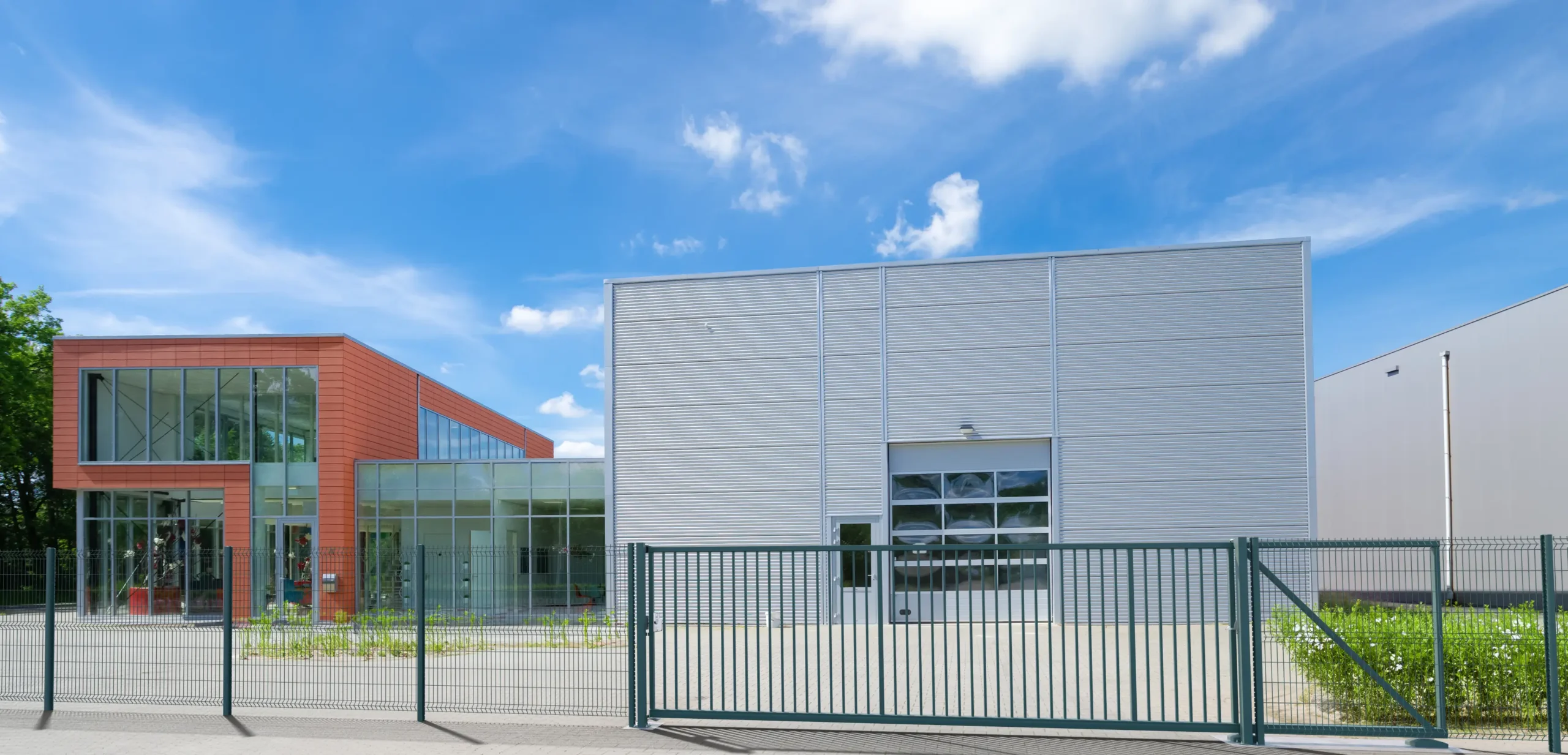EUROFENCE Solano 95 portail autoportant motorisé FAAC 720