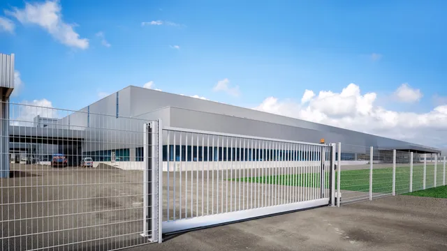 EUROFENCE Serie 190 portail coulissant motorisé gris 7016