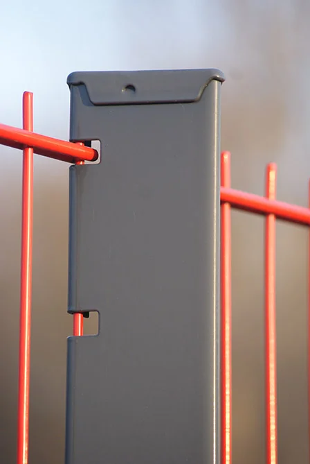 Eurofence Bastifor poteau triangulaire à encoches acier