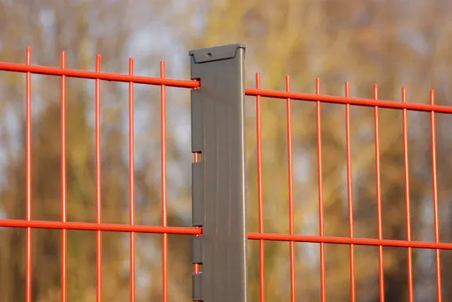 Eurofence Bastifor poteau triangulaire à encoches acier