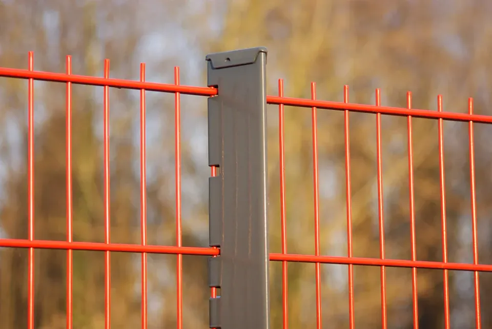 Eurofence Bastifor poteau triangulaire à encoches acier
