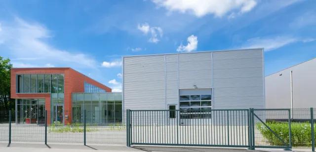 EUROFENCE Solano 95 portail autoportant motorisé FAAC 720