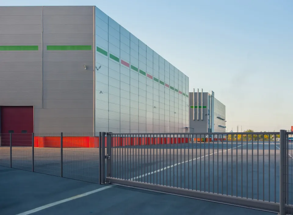 EUROFENCE SERIE 190 portail coulissant sur rail gris