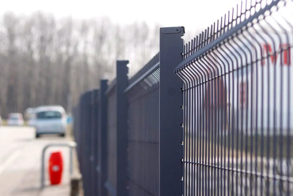 EUROFENCE Poteaux BASTION poteau acier à encoches rigide